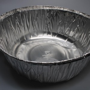 جدر قصدير كبير مع غطاء