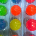 كور ملونه حجم وسط 12 حبه